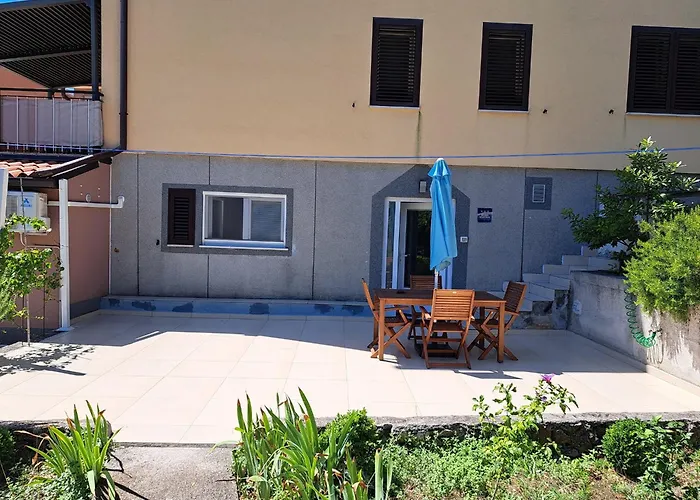 Walter Apartman Rabac